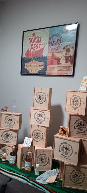 Coffret WOODBOX # 2 avec Bouteille 50cl / 50° Manikou en vieillissement dynamique en mer !