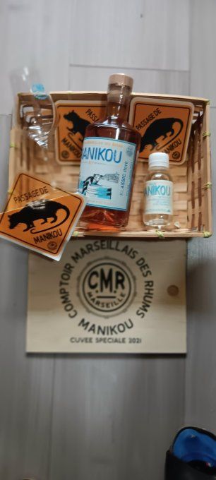 Coffret WOODBOX # 1 avec  Bouteille 50cl Manikou Klassic doré cuvée 2021 44°