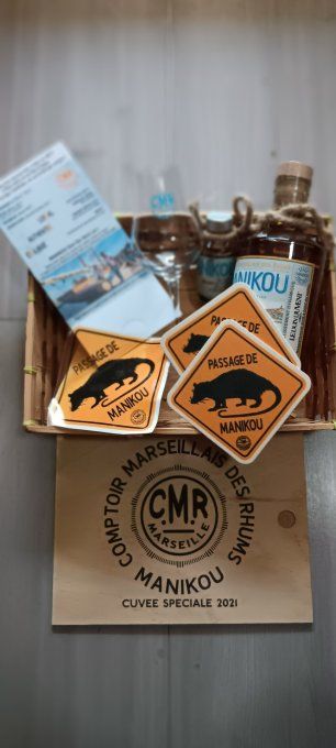 Coffret WOODBOX # 2 avec Bouteille 50cl / 50° Manikou en vieillissement dynamique en mer !