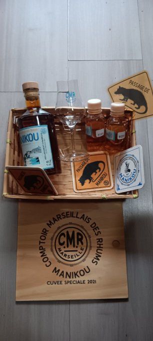 Coffret WOODBOX # 5 avec Bouteille 50cl Manikou EXCLUSIVE / 1er vieillissement dynamique en mer !