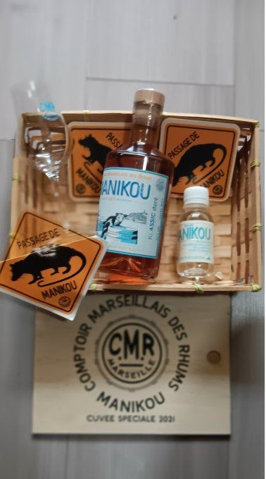 Coffret WOODBOX # 1 avec  Bouteille 50cl Manikou Klassic doré cuvée 2021 44°