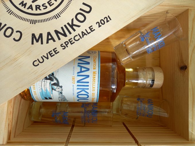 Coffret Bois + Verre gravé + Bouteille 50cl Manikou Klassic doré cuvée 2021